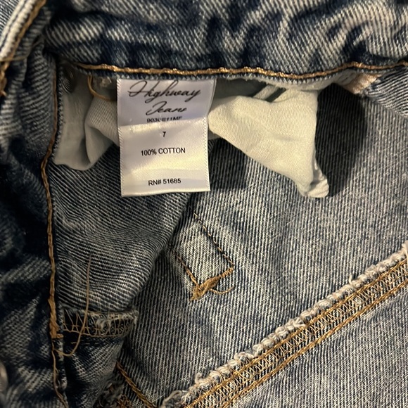 Highway jeans sz 7 capri, length distressed - Picture 3 of 7